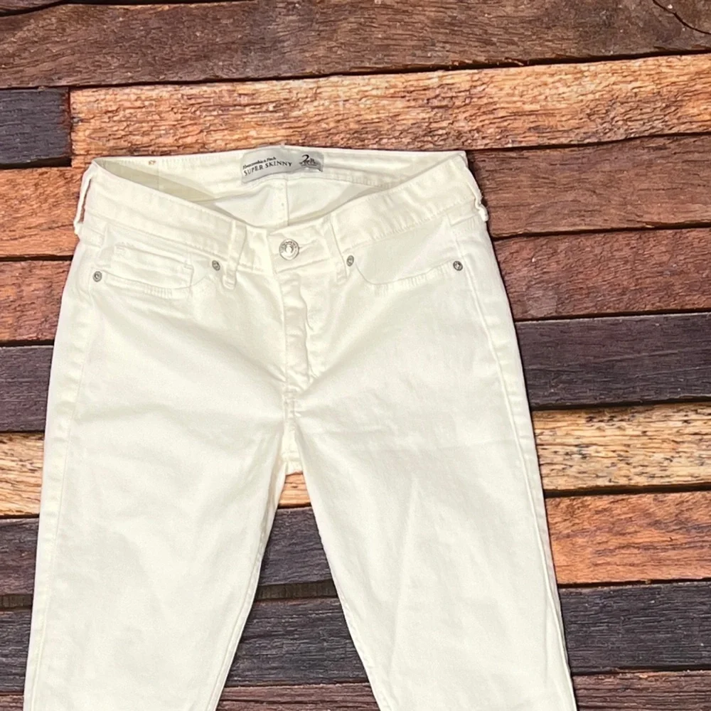 Abercrombie & Fitch Women's Super Skinny White Denim Jeans Pants